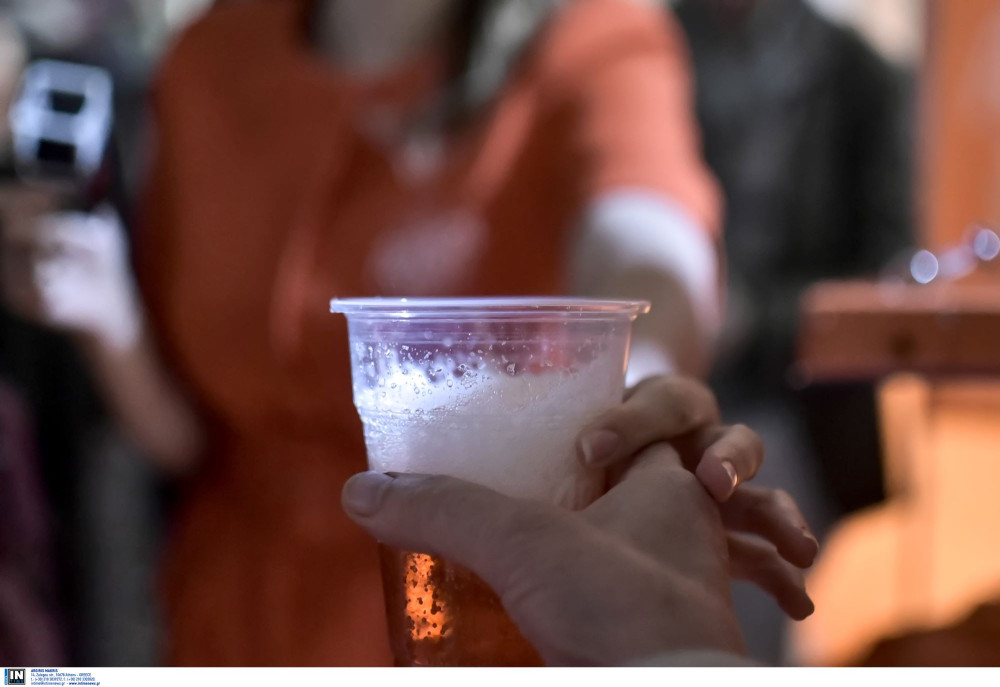 Έλεγχοι για κάπνισμα και αλκοόλ σε καταστήματα στο κέντρο της Αθήνας: πρόστιμα 19.600 ευρώ