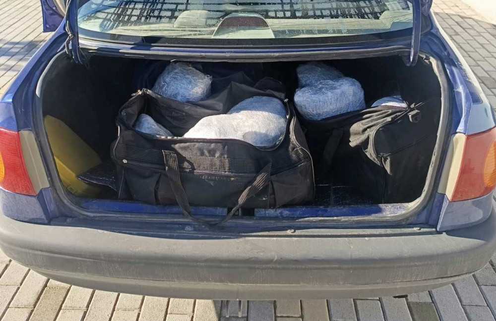 Καστοριά: 19χρονη έκρυβε 28 κιλά κάνναβη στο πορτμπαγκάζ