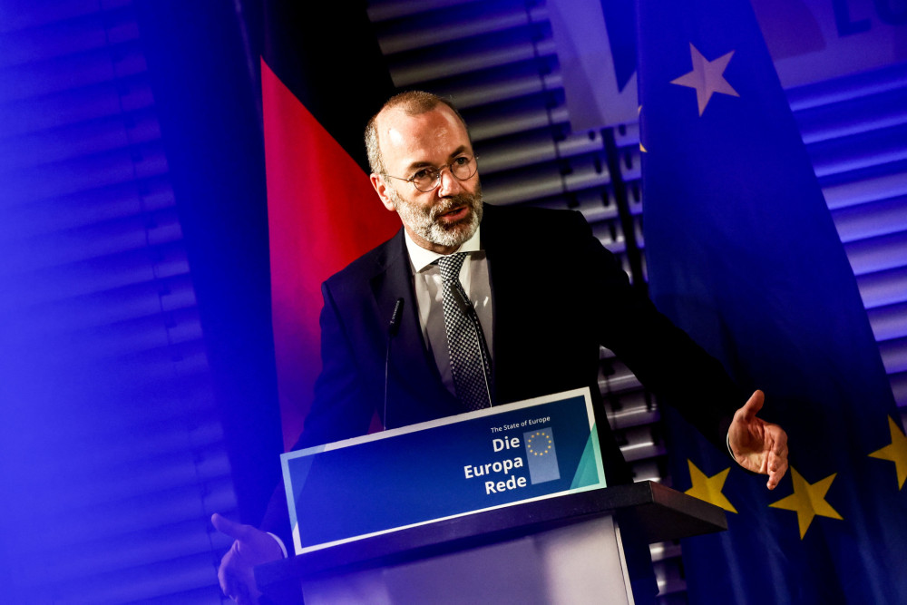 Μάνφρεντ Βέμπερ για αυτοκινητοβιομηχανία: Δεν πρόκειται «να σκοτώσουμε» τους κινητήρες εσωτερικής καύσης