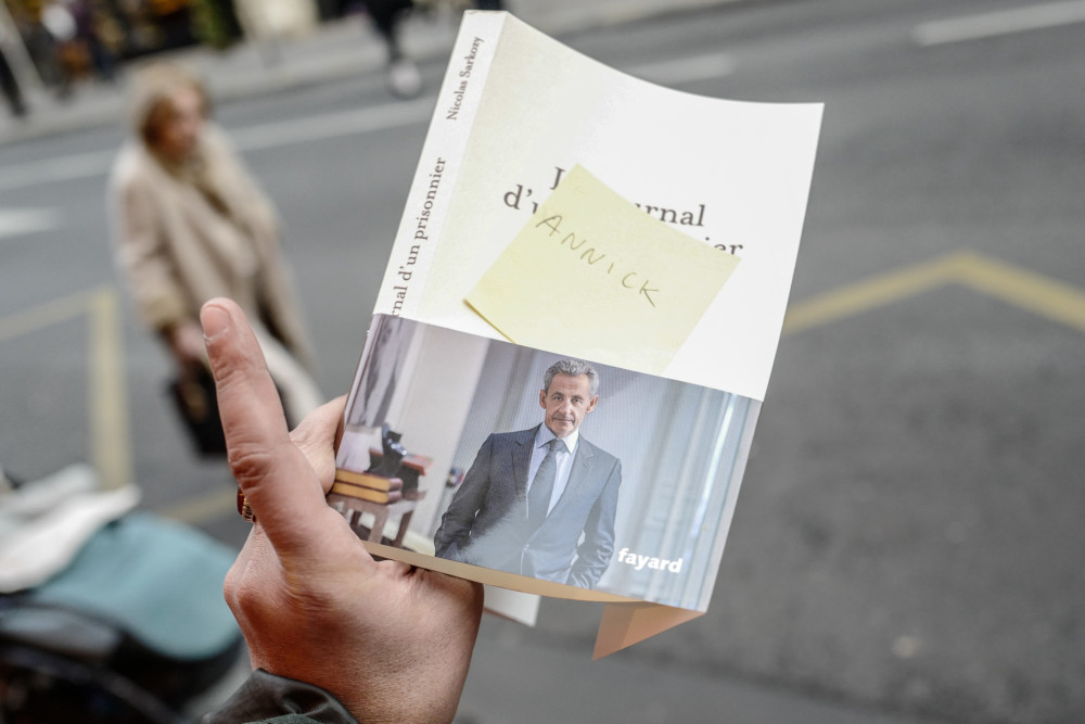 Νικολά Σαρκοζί: ουρές για  το βιβλίο του «Το ημερολόγιο ενός φυλακισμένου»