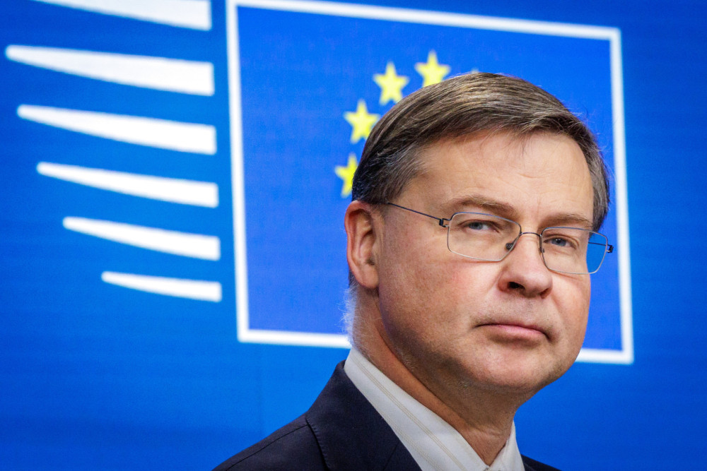 Έπαινοι του Βλάντις Ντομπρόβσκις στην Ελλάδα: Επιδεικνύει ισχυρές οικονομικές επιδόσεις, θεαματική αλλαγή