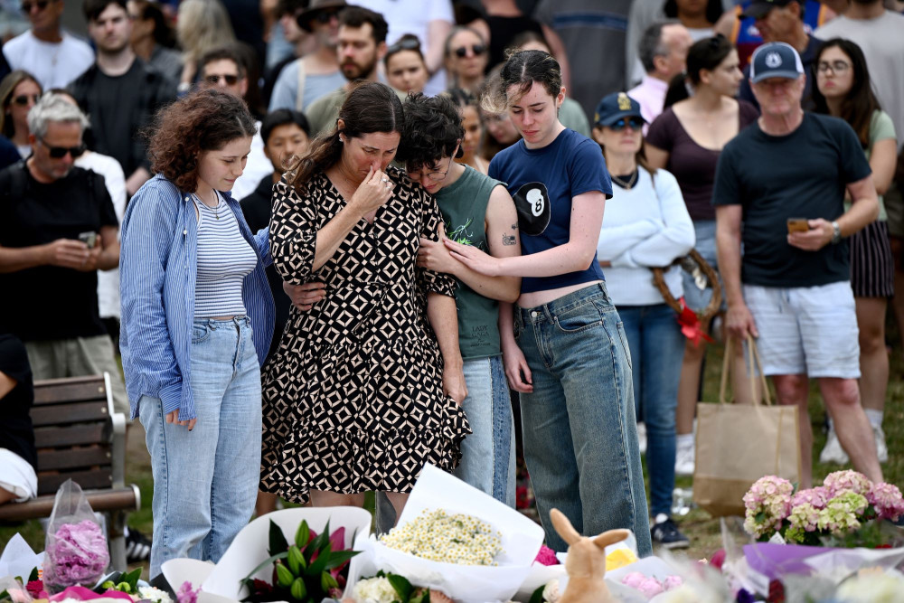 Αυστραλία: σε πένθος η χώρα μετά την αντισημιτική επίθεση στην παραλία Μπόνταϊ