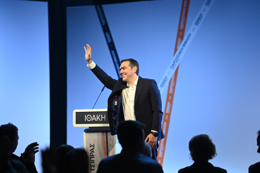 Η «Ιθάκη» του Τσίπρα: από τις υπογραφές βιβλίων στη μνήμη selective