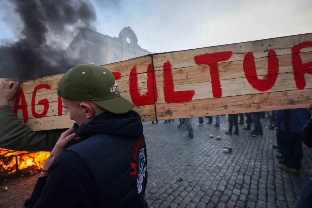 Η αξιοπιστία της ΕΕ χάθηκε μέσα στις αντιφάσεις της