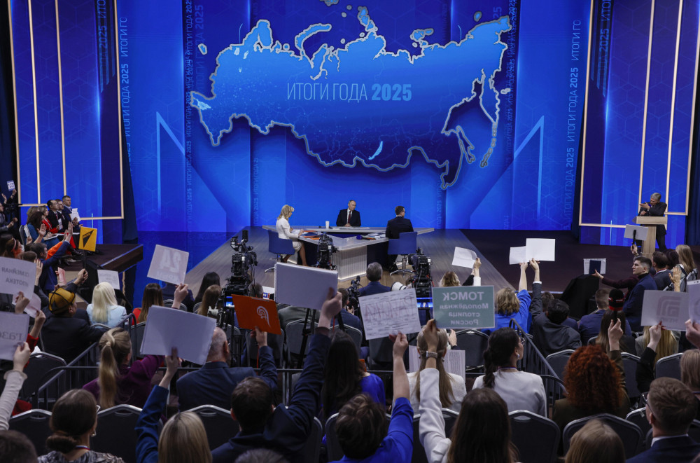 Δημοσιογράφος έκανε πρόταση γάμου στη συνέντευξη Πούτιν - «Ολέτσκα, παντρέψου με!» (video)