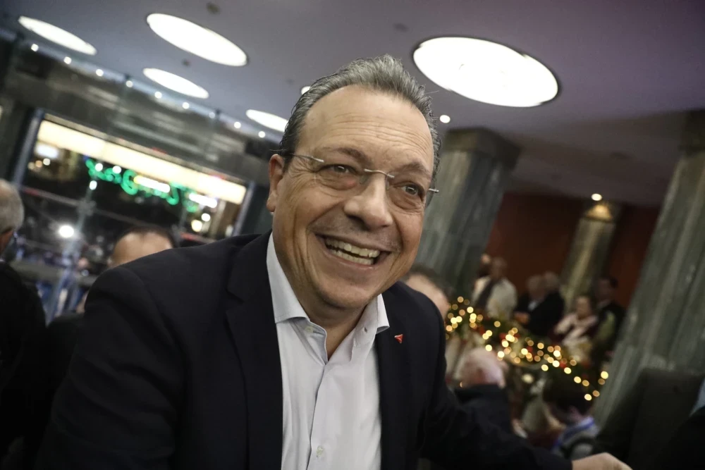 Φάμελλος: δεν θα ακολουθήσει τον Τσίπρα για τον ίδιο αλλά για τη «φουκαριάρα τη μάνα του»