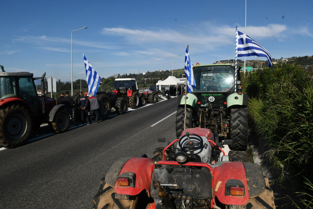 Συνεχίζονται οι αγροτικές κινητοποιήσεις - Πού υπάρχουν μπλόκα