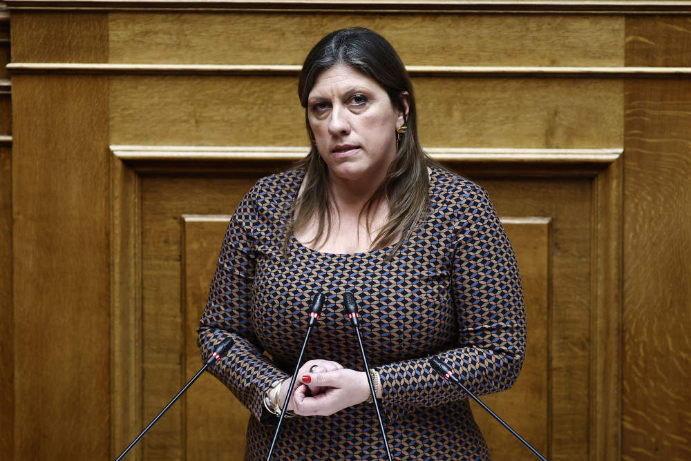 Ζωή Κωνσταντοπούλου: σύγκρουση, διχασμός, τοξικότητα και σόου για το «σκισμένο καλσόν»