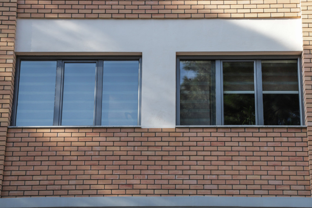 Μέλη του Ρουβίκωνα εισέβαλαν στο δημαρχείο Ηλιούπολης - «Η βία δεν περνάει», λέει ο δήμαρχος (video)