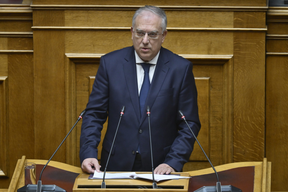 Στην τριάδα των πιο δημοφιλών υπουργών ο Τάκης Θεοδωρικάκος