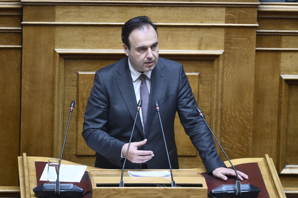 Βουλή: ψηφίστηκε το νομοσχέδιο για την ίδρυση ελληνικού εργοστασίου τεχνητής νοημοσύνης - Τι είπε ο Δημήτρης Παπαστεργίου