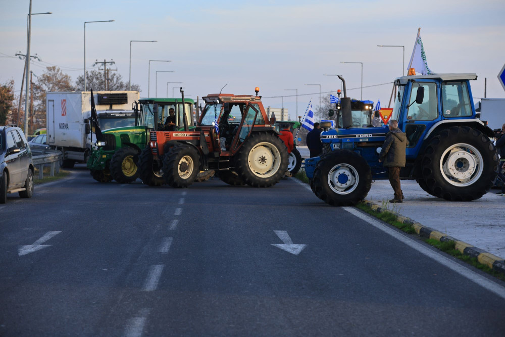 Αγρότες: κλείνουν για πέντε ώρες τις σήραγγες των Τεμπών για τα φορτηγά - Πού υπάρχουν μπλόκα