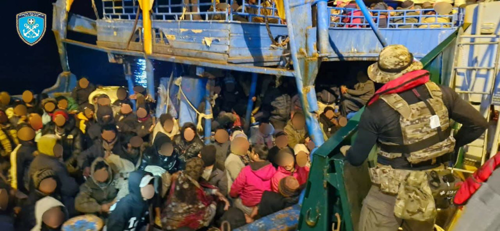 Μεγάλη επιχείρηση του Λιμενικού στη Γαύδο - Διάσωση 545 μεταναστών (video-photos)