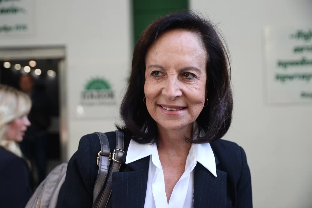 Η Διαμαντοπούλου δηλώνει ότι είναι ακραίο το κλείσιμο των δρόμων, αλλά τρέχει στα μπλόκα