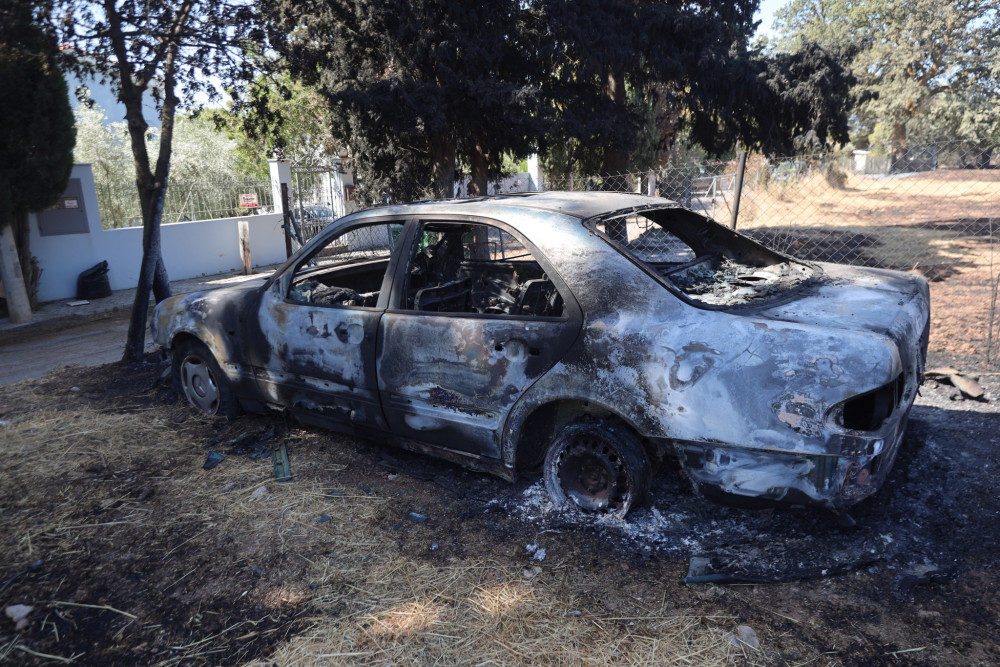 Τραγωδία στη Φωκίδα: άνδρας κάηκε μέσα στο ΙΧ του - Την ίδια στιγμή καιγόταν και το σπίτι του