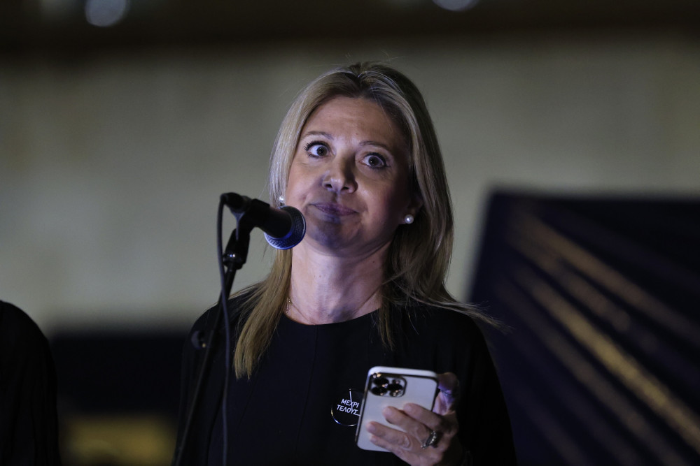 Θα έπρεπε να ζητήσει μόνη της τον έλεγχο η Καρυστιανού