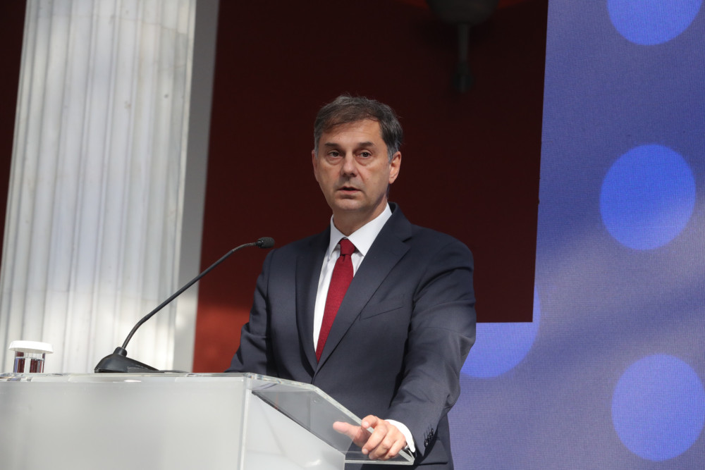 Χάρης Θεοχάρης στο «Μανιφέστο»: Η Ελλάδα μπορεί πλέον να φιλοξενήσει επενδύσεις μακράς πνοής