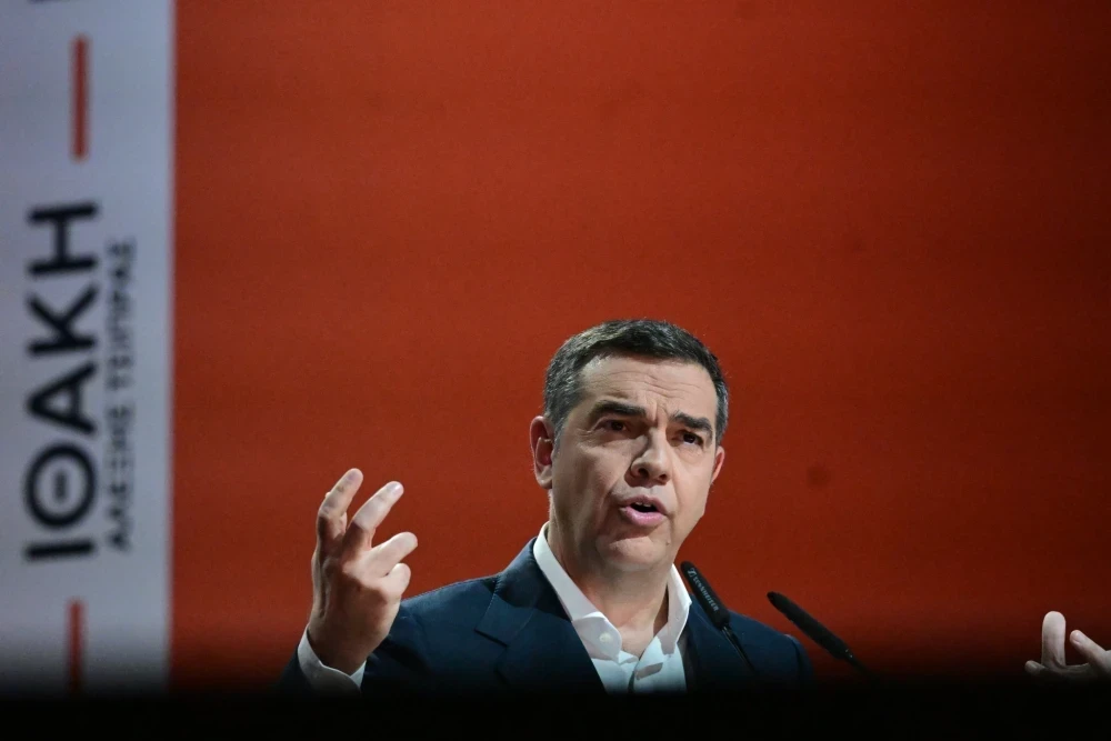 Πανηγύρι στην αντιπολίτευση: Ο Τσίπρας τρέχει να προλάβει την Καρυστιανού