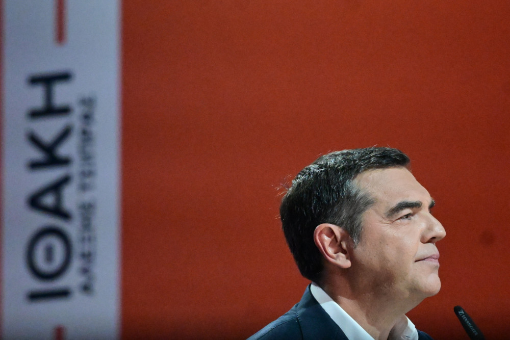 Η κοινωνία εγκαταλείπει οριστικά τον Τσίπρα - Το αποτυχημένο rebranding δεν πείθει κανέναν