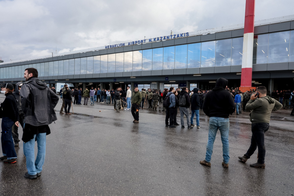 Κρήτη: άνοιξε το αεροδρόμιο Ηρακλείου - Στον ΒΟΑΚ κατευθύνονται οι αγρότες