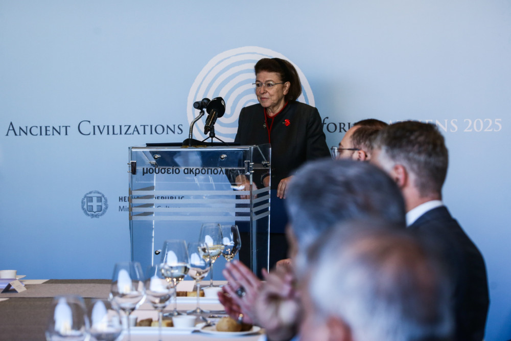 Λίνα Μενδώνη: Η Ελλάδα διεκδικεί την επιστροφή των γλυπτών του Παρθενώνα