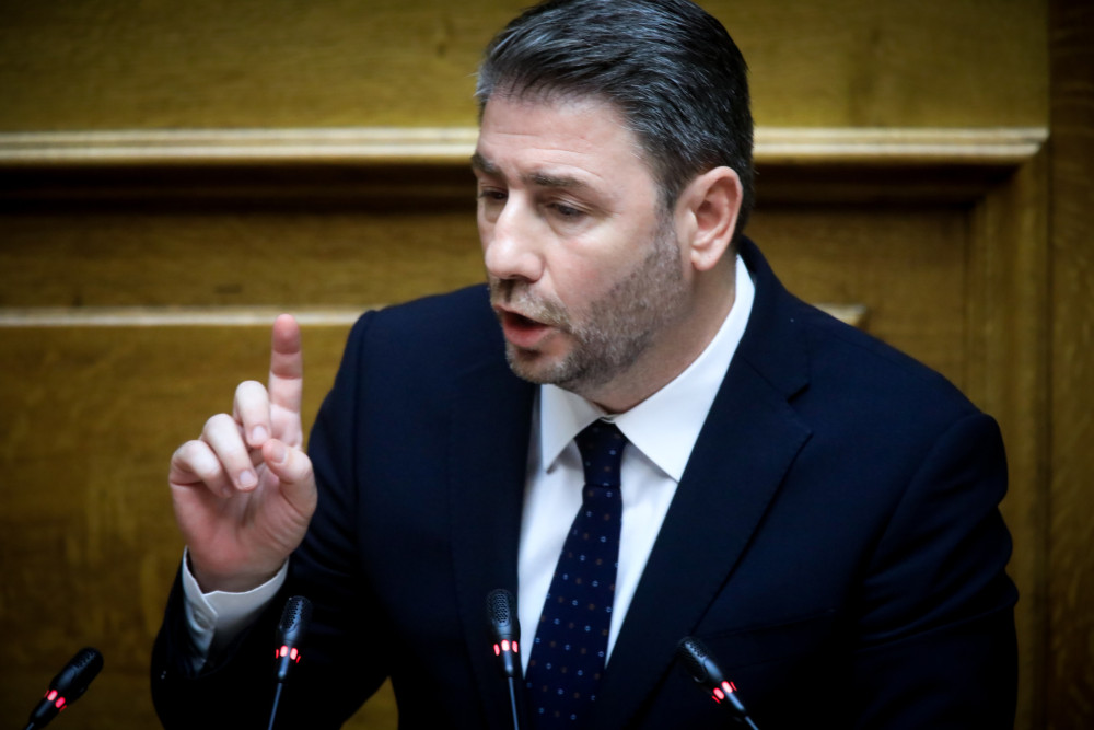 «Πρέπει να δώσουμε και από αυτά που δεν έχουμε»: Η αμφιλεγόμενη πρόταση Ανδρουλάκη για το δημογραφικό (video)