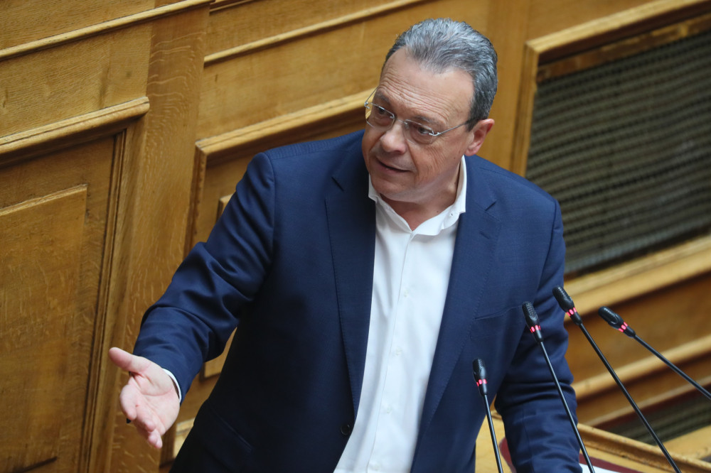 Ο Φάμελλος ανακάλυψε τον… εαυτό του: καταγγελίες χωρίς μνήμη, ευθύνες χωρίς καθρέφτη