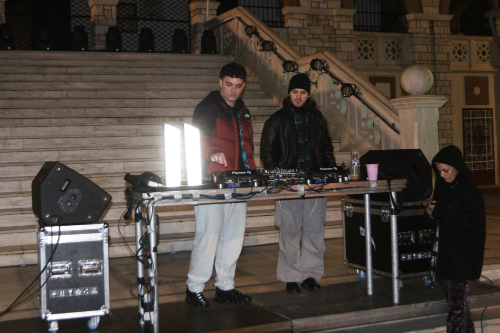 Ο ΣΥΡΙΖΑ ανακάλυψε ξανά «σκοταδισμό» - αυτή τη φορά με αφορμή ένα street party