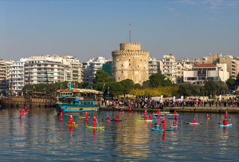 Θεσσαλονίκη: γιορτινή η κίνηση στην πόλη