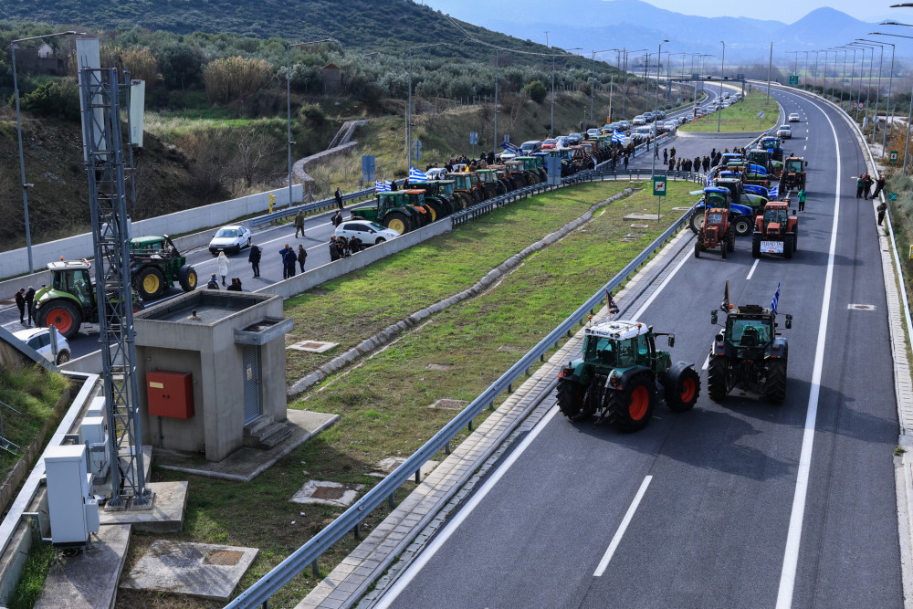 Αγροτικά μπλόκα την περίοδο των γιορτών: ρυθμίσεις για ασφαλή διέλευση των ταξιδιωτών