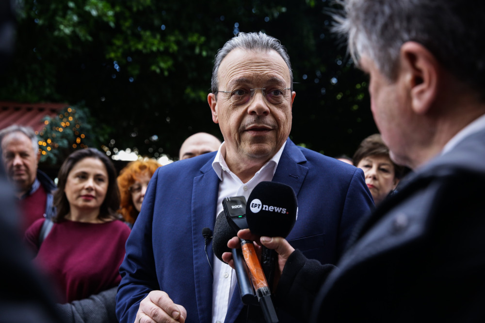 Ο Φάμελλος είδε «τραμπουκισμό» από την άνεση του… καναπέ