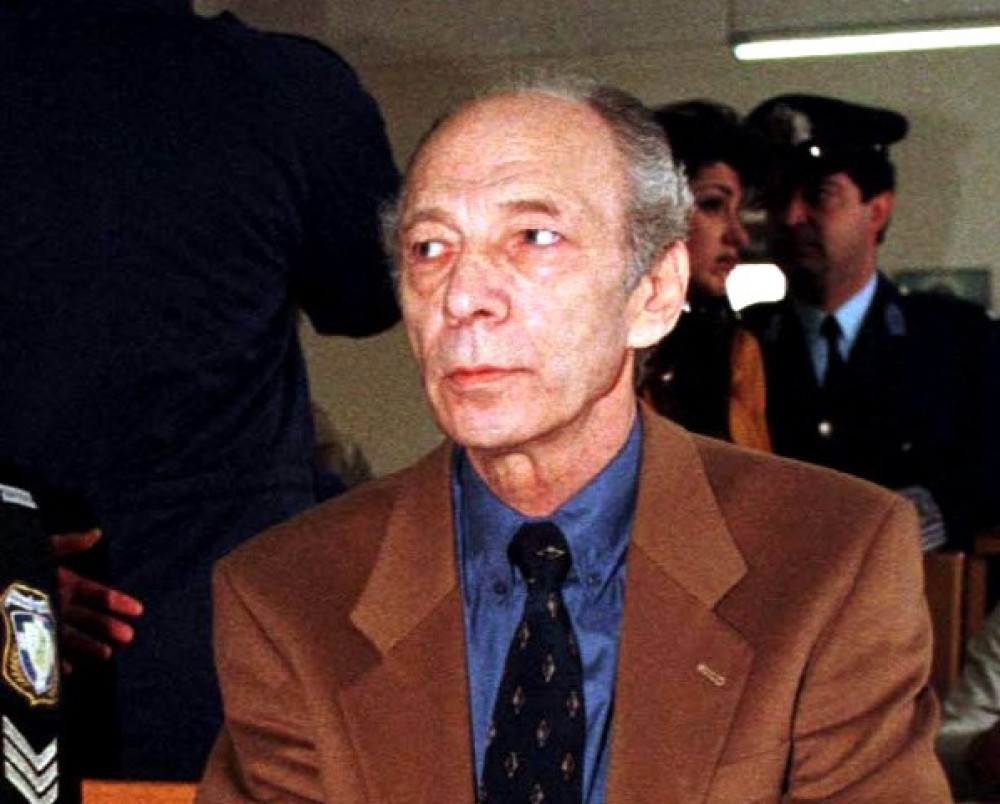 Σαν σήμερα: ο Άκης Πάνου, τα τραγούδια και το έγκλημα που σκίασε τον μύθο