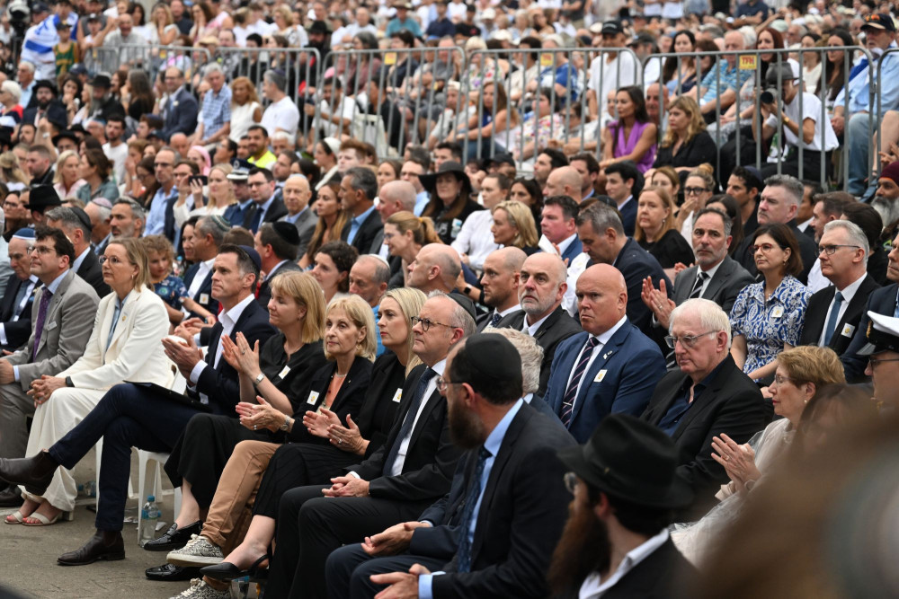 Αυστραλία: Τιμώντας τους 15 νεκρούς Εβραίους του Μποντάι - Το μήνυμα του Χέρτζοκ - Αποδοκιμασία για τον Αλμπανέζι