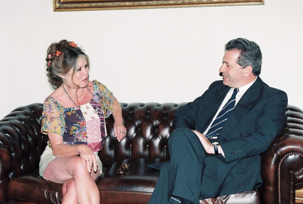 Το αντίο του Δημήτρη Αβραμόπουλου στην Μπριζίτ Μπαρντό με φωτογραφία από συνάντησή τους