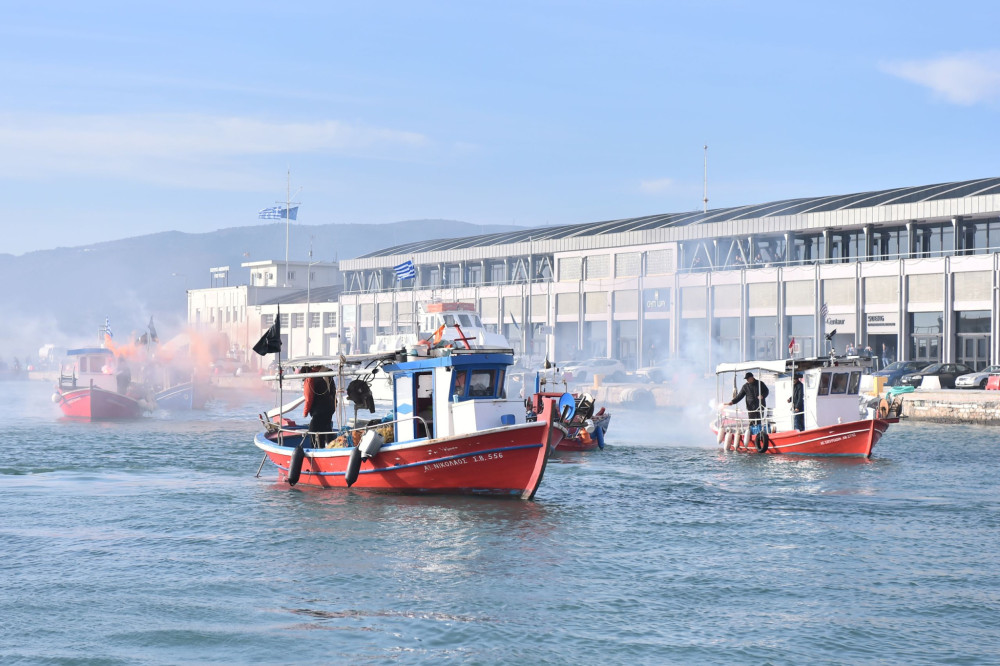 Σε αποκλεισμό του λιμανιού του Βόλου προχωρούν οι αγρότες - Πού υπάρχουν μπλόκα