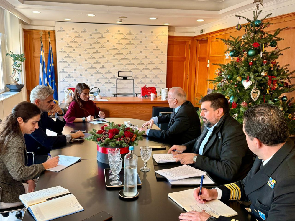 Συνάντηση της Δόμνας Μιχαηλίδου και του Στέφανου Γκίκα για ενίσχυση της οικογένειας και της γονεϊκότητας στη νησιωτική χώρα