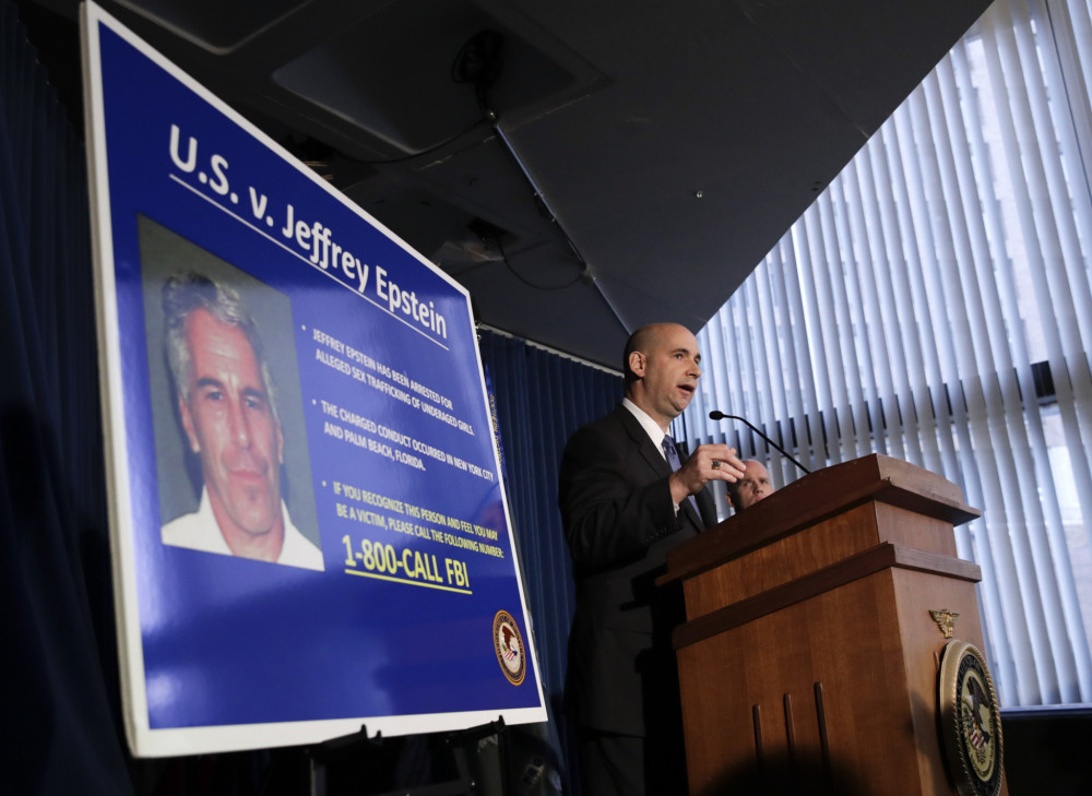 Στο φως τα αρχεία της υπόθεσης Έπσταϊν - Οι καταγγελίες για λογοκρισία και επιλεκτικές περικοπές