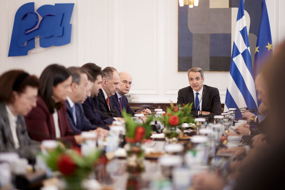 Οι μάχες του 2026, οι 60 μεταρρυθμίσεις και οι μπλε φάκελοι των υπουργών