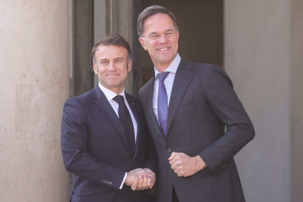 Συνάντηση Εμανουέλ Μακρόν - Μαρκ Ρούτε: στο επίκεντρο η Ουκρανία και η «Συμμαχία των Προθύμων»