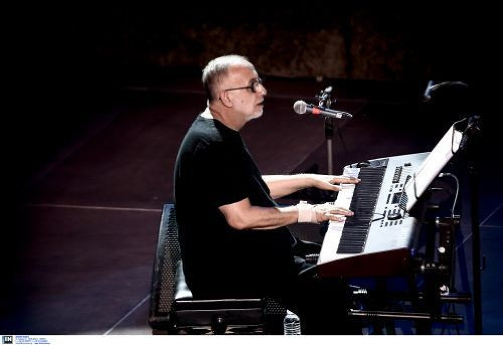 Σαν σήμερα «έφυγε» ο Θάνος Μικρούτσικος - Η μάχη με τον καρκίνο και η μουσική που δεν σίγησε ποτέ