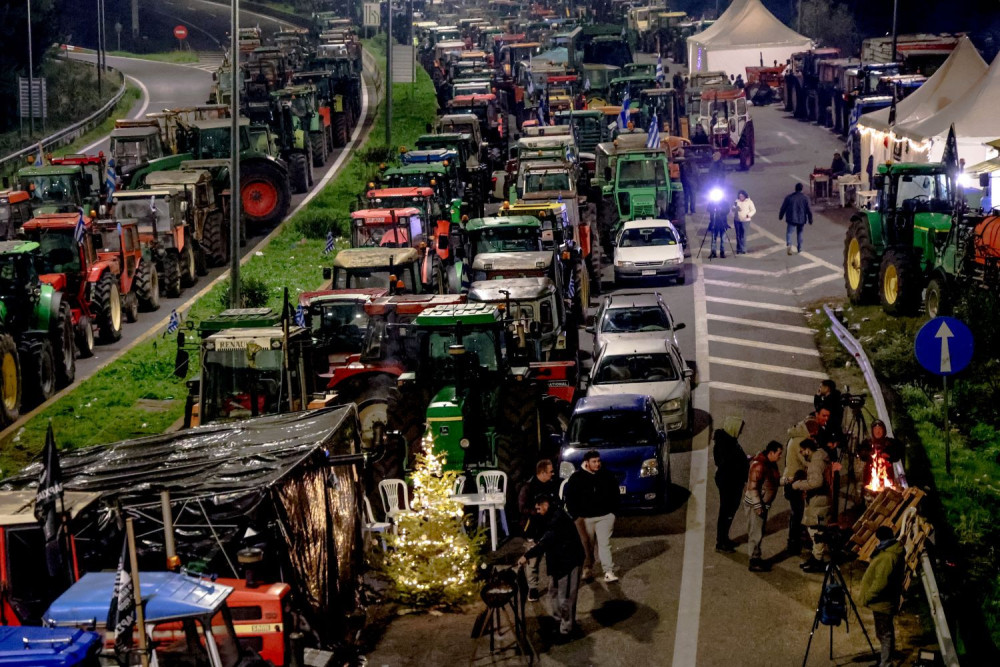 Βόρεια Ελλάδα: στα μπλόκα παραμένουν οι αγρότες, ποιοι δρόμοι κλείνουν