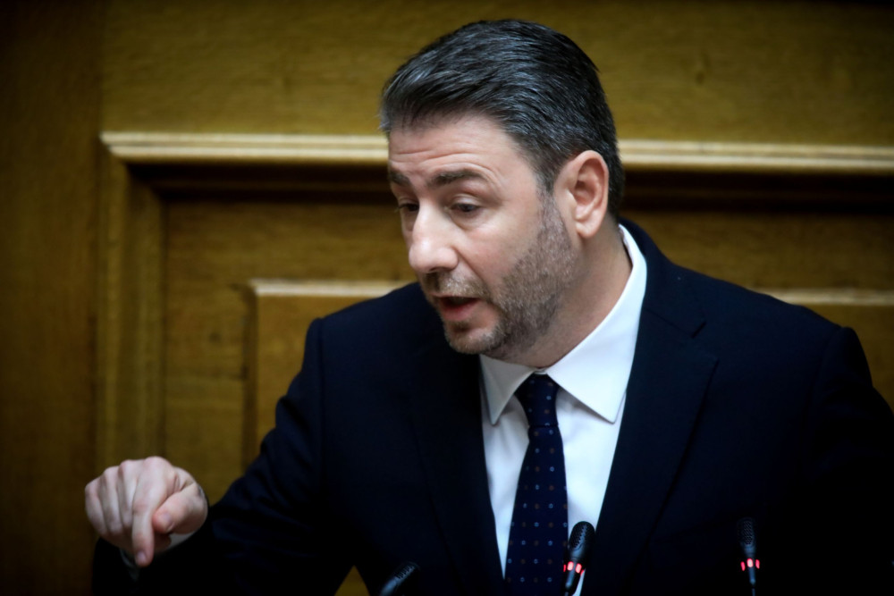 O θυμωμένος Ανδρουλάκης ξαναχτύπησε: και πάλι καλά να λέτε για τη βελόνα, σύντροφοι