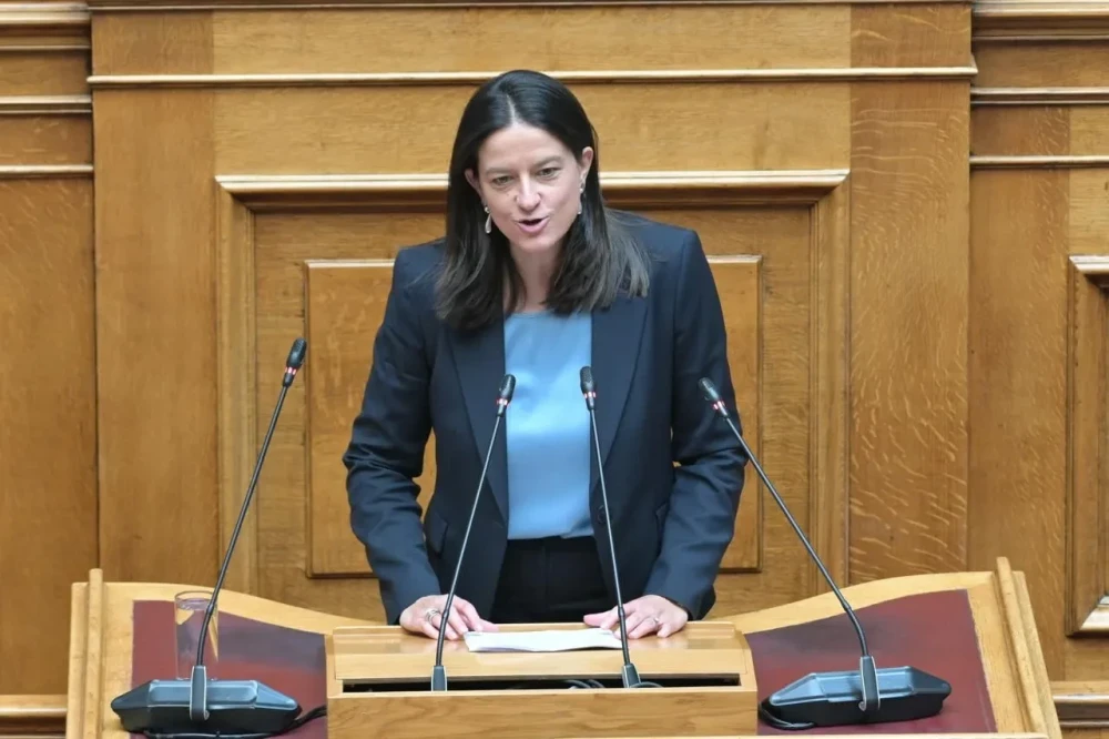 Βουλή - Νίκη Κεραμέως: Στόχος για το 2026 αύξηση μισθών και μείωση ανεργίας κάτω από το 8%
