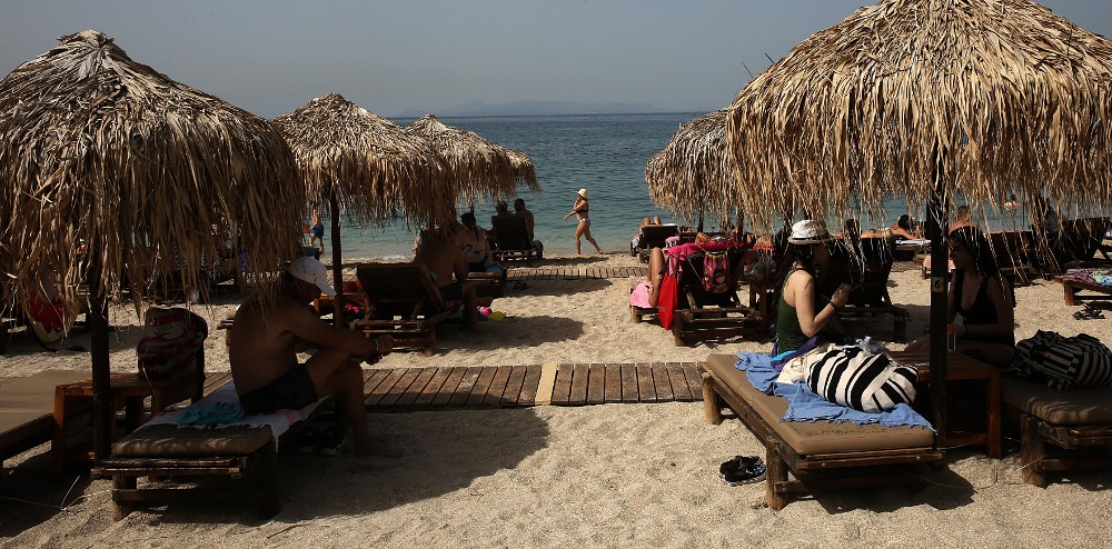 Αδειούχοι διασπείρουν τον κορωνοϊό &#8211; Ναρκοπέδιο οι διακοπές