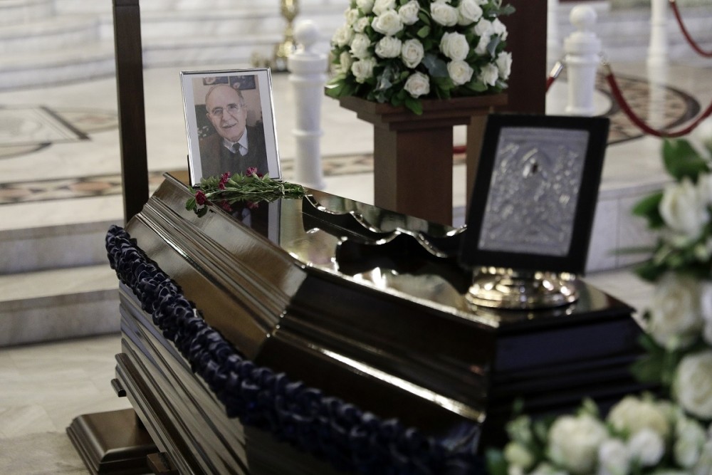 Είπαν το ύστατο χαίρε στον Ντίνο Χριστιανόπουλο με ένα μεγάλο χειροκρότημα (pics-vid)