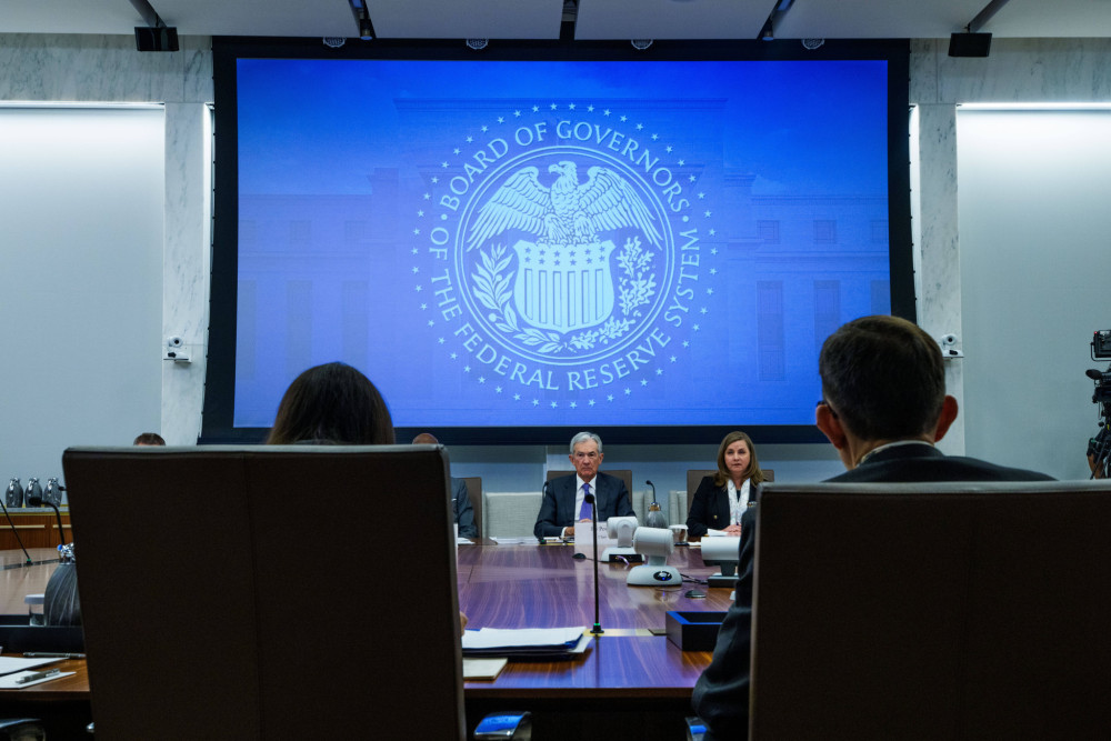 Fed: κρατά αμετάβλητα τα επιτόκια στο 3,50-3,75% - Επιμένει ο πληθωρισμός, αυξημένη η αβεβαιότητα