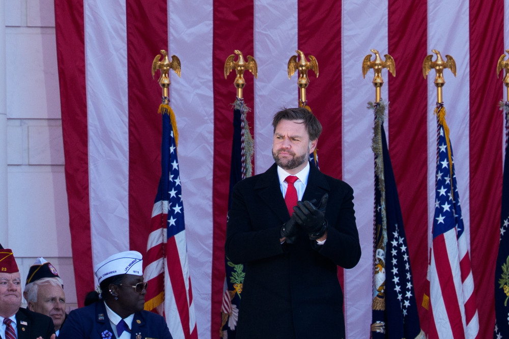 Τζέι Ντι Βανς: Κρίσιμη για την άμυνα των ΗΠΑ η Γροιλανδία