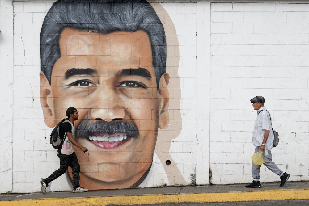 Βενεζουέλα: η προσωρινή πρόεδρος ζητεί συνεργασία με ΗΠΑ - Στο δικαστήριο ο Μαδούρο