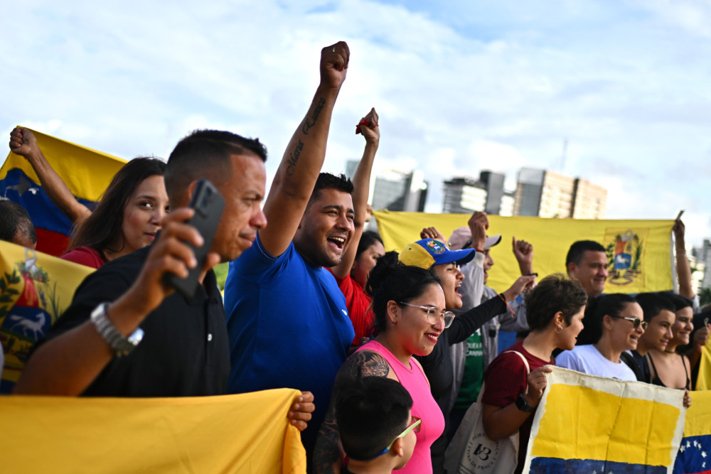 ΚΚΕ: υπερασπιστής του Μαδούρο, πολέμιος της πραγματικότητας