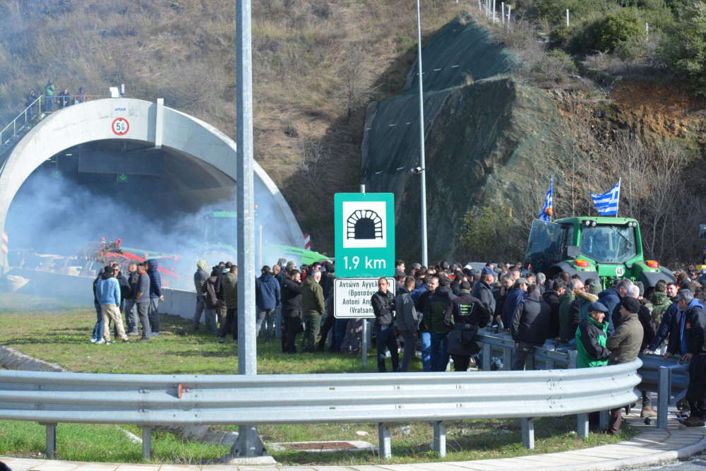Αγροτικά μπλόκα: «Ναι» στη συνάντηση με τον Μητσοτάκη - Ανοίγουν οι δρόμοι